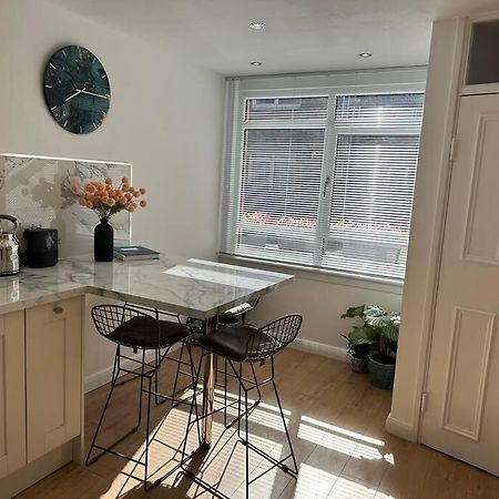 Stylish, Smart & Fun 4 Bed Home London Exterior photo