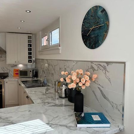 Stylish, Smart & Fun 4 Bed Home London Exterior photo