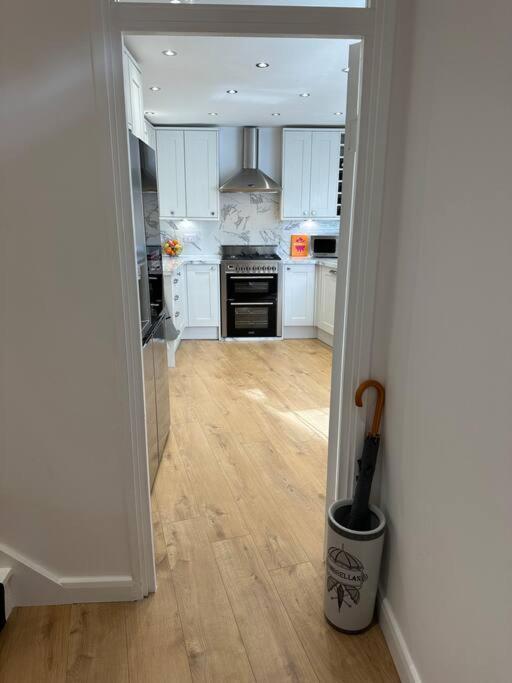 Stylish, Smart & Fun 4 Bed Home London Exterior photo