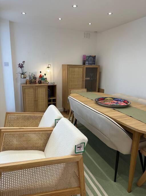 Stylish, Smart & Fun 4 Bed Home London Exterior photo