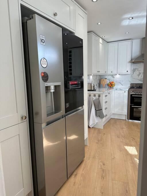Stylish, Smart & Fun 4 Bed Home London Exterior photo
