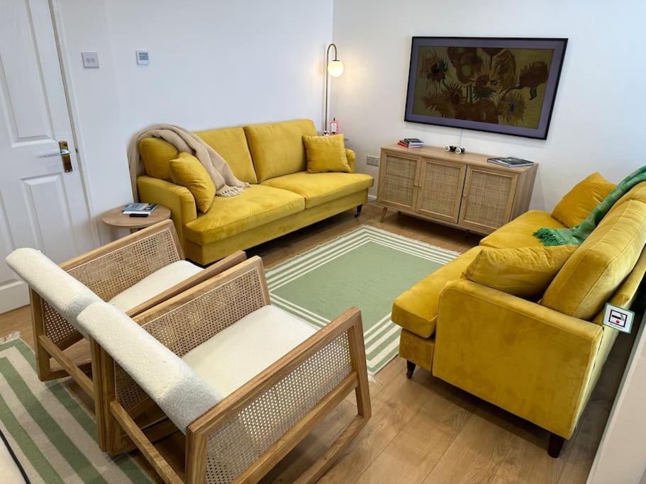 Stylish, Smart & Fun 4 Bed Home London Exterior photo