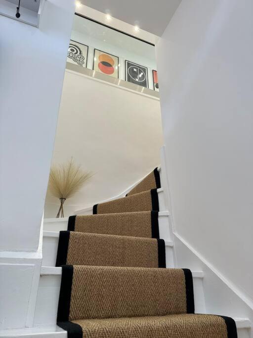 Stylish, Smart & Fun 4 Bed Home London Exterior photo