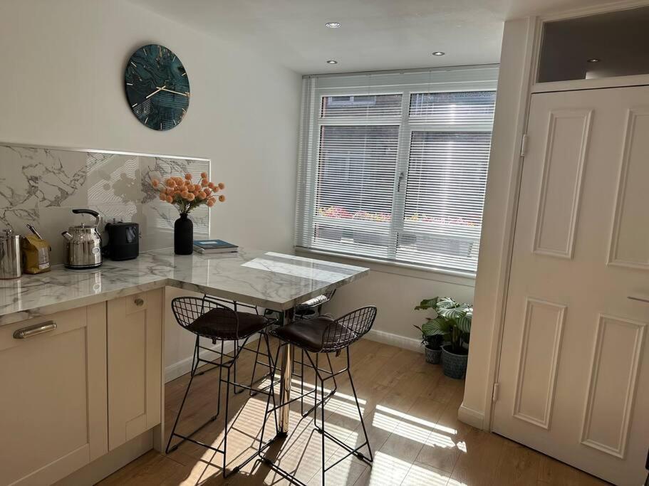 Stylish, Smart & Fun 4 Bed Home London Exterior photo